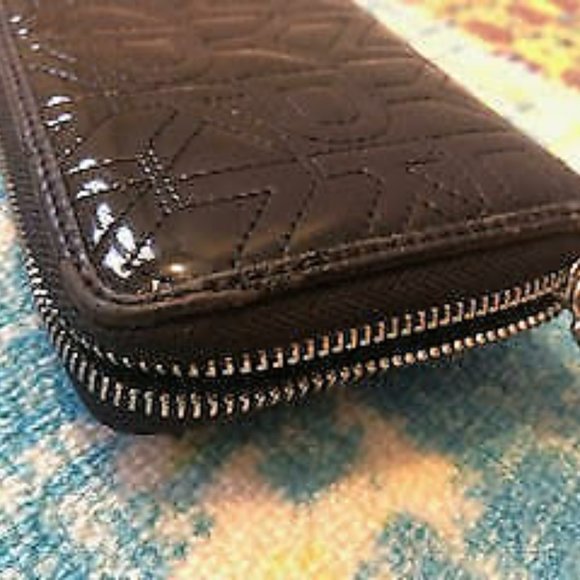 DKNY Wallet - Picture 5 of 9